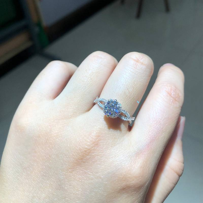 扭臂交叉高端Women's RingS925银镀白金定制选款主石Moissanite1.0ct/副石高碳钻